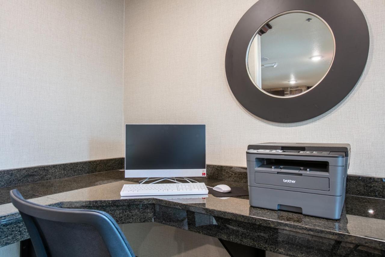 Cobblestone Inn & Suites - Pine Bluffs Luaran gambar